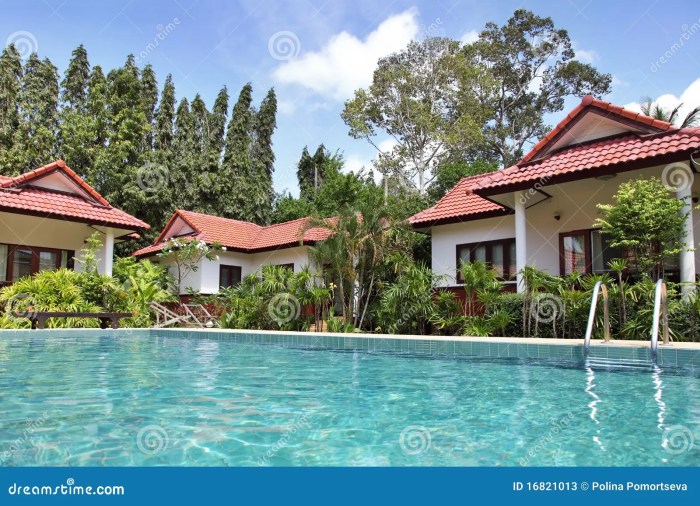 Tropical houses pool